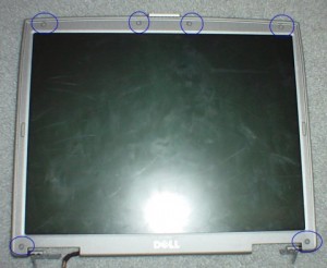 Suruburi ecran display. Ghid de schimbare display laptop