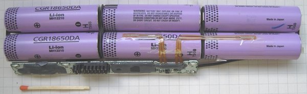 Baterie de laptop Li-Ion desfăcută, cu șase celule cilindrice 18650 și placa de protecție